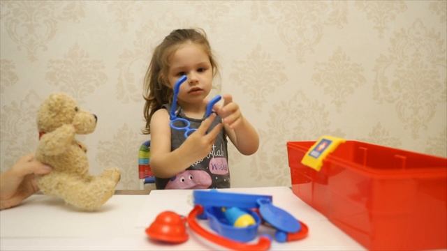 ЕВА БУСИНКА - играем в доктора. смотреть онлайн