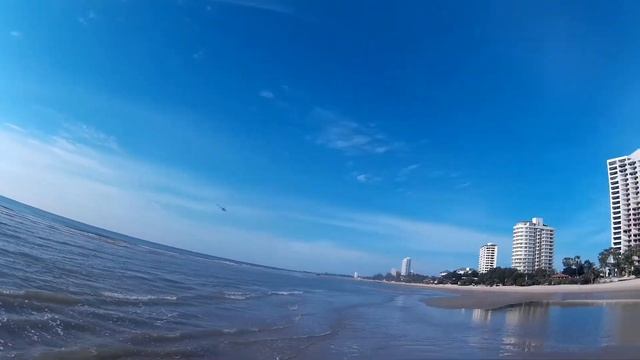 Logo700 on the beach crash смотреть онлайн