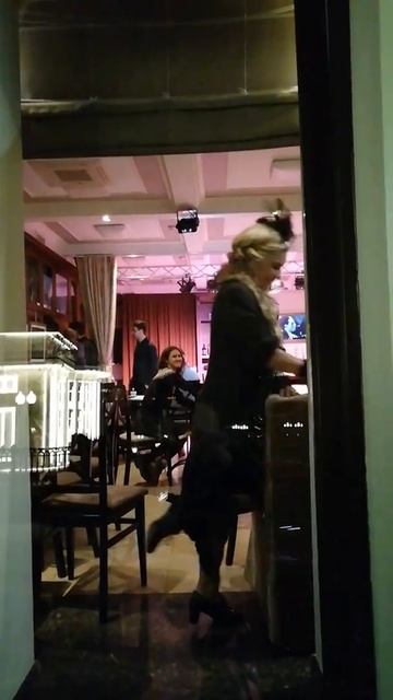 Танцы в окне на Патриках смотреть онлайн