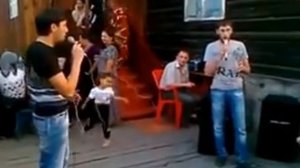 Два цыгана красиво поют!