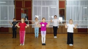 Танец - игра   Веселые ручки