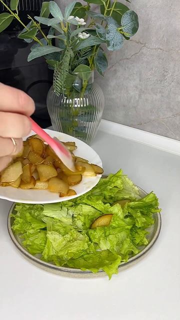 Салат с грушей