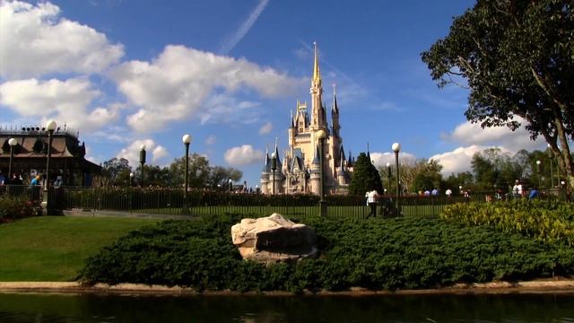 Disney Park Bench - Plaza Courtyard - Cinderella Castle смотреть онлайн
