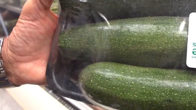 How to Shop for Zucchini Squash = Mangoman & Mr Ray Talking Produce 10 смотреть онлайн