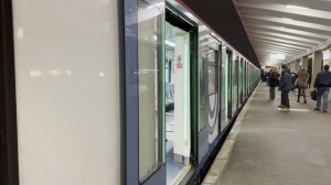 Метропоезд на станции Выхино