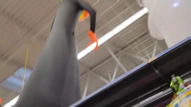 США. Кровяное давление у американского мужа. Хэллоуиновый бардак в магазине. смотреть онлайн