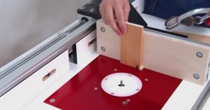 Как сделать линейный направляющий упор для фрезерного стола [ЛАЙФХАК]