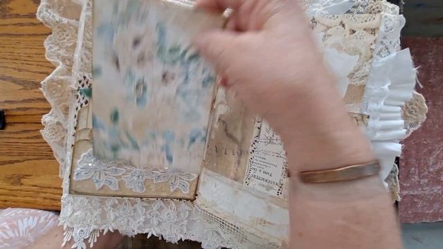 Did I finally finish this wedding journal? Yes, and here's a quick flip-thru. смотреть онлайн