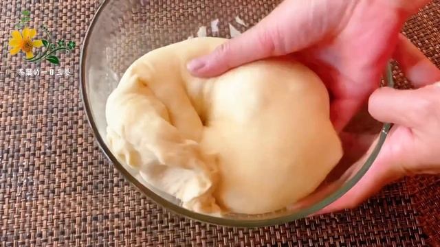 Hong kong style Crispy Pineapple Bun |simple Recipe Make one in 3 seconds have some skills to share смотреть онлайн