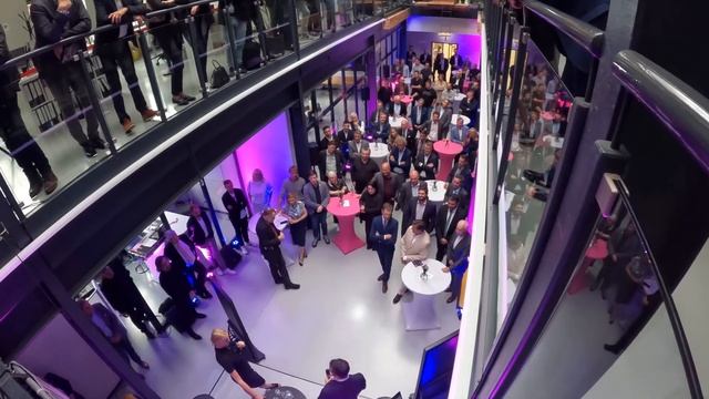 Eröffnungsempfang der O.group in Leipzig Plagwitz смотреть онлайн