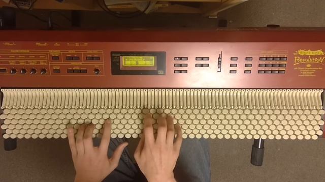 Синтезатор WHOLETONE REVOLUTION смотреть онлайн