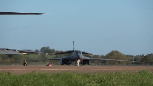 B-1 Bomber Engine Start Up & Take Off - Raf Fairford 21/10/21 смотреть онлайн