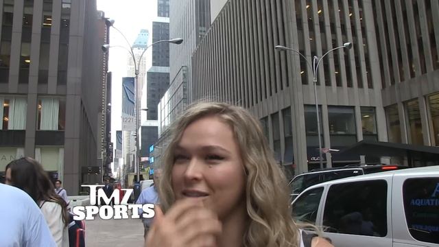 Ronda Rousey -- Chicken Wing Erotica ... There's a Sexy Way to Scarf | TMZ Sports смотреть онлайн