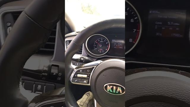 Едем на новом Kia ceed sw мимо красивых видов в Судаке в районе горы Алчак-Кая смотреть онлайн