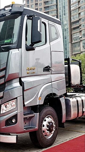 Замена европейцам. 250-тонный тягач JAC с силовым агрегатом Mercedes-Benz смотреть онлайн