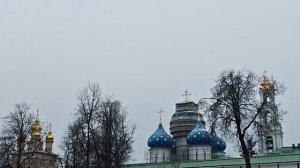 Звон колоколов Свя́то-Тро́ицкая Сергиева лавра!