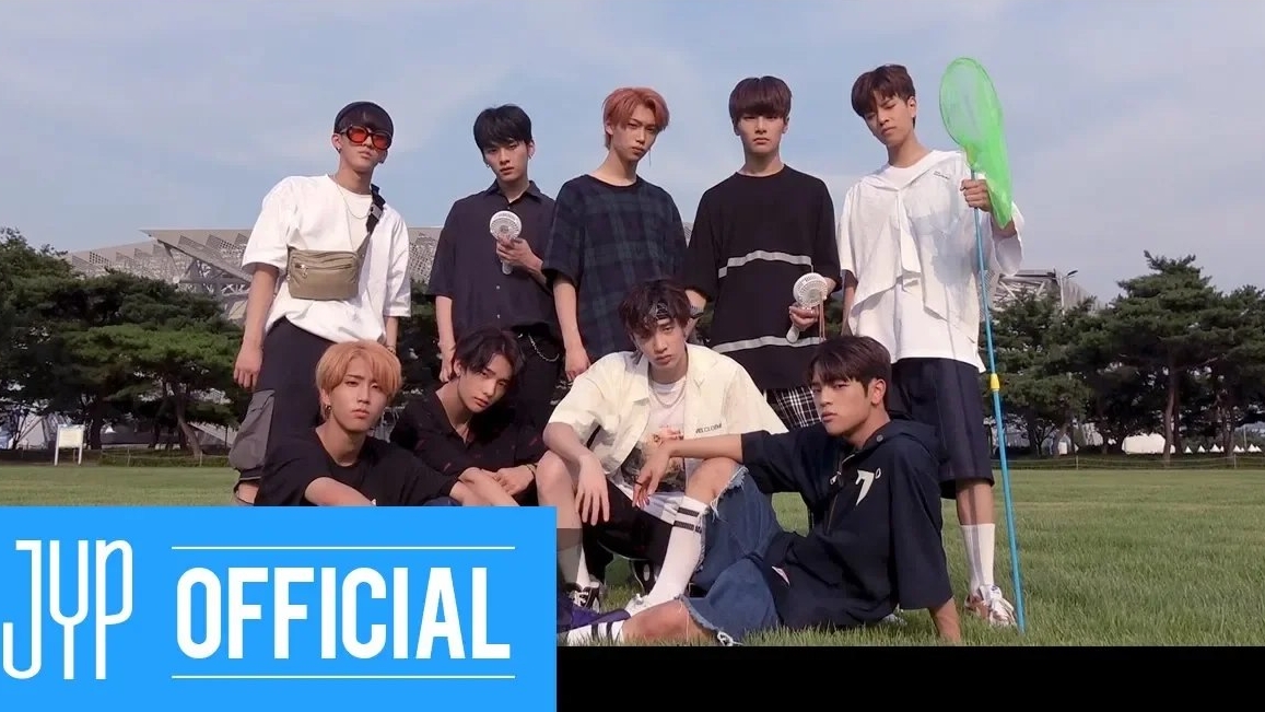 Stray Kids "Question" M/V (Street Ver.) смотреть онлайн