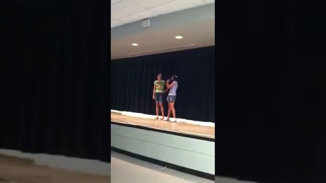 Jaeda and Sirin Host Deer Parks'12-'13 Talent Show смотреть онлайн