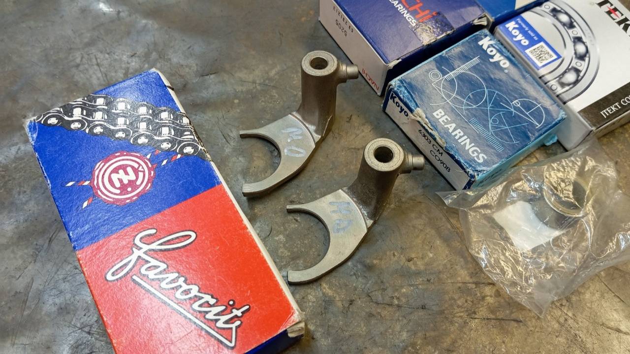 Пуск мотора Ява 634 / посылки (Будни в мастерской)