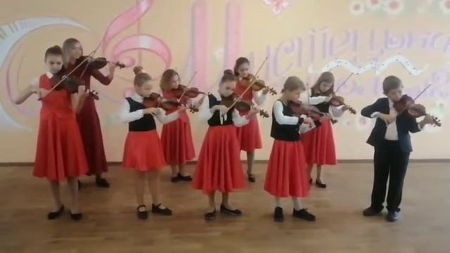 Ансамбль скрипалiв "Violino" М.Лисенко "Сонце низенько" смотреть онлайн