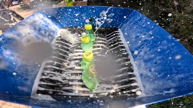 Измельчаю "МАУНТИН ДЬЮ"! Потрясающее видео! смотреть онлайн