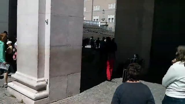 Street Musician in Salzburg with Violin (2) смотреть онлайн