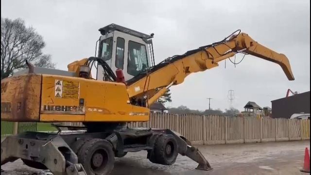 LIEBHERR 924 HIGH RISE CABIN SCRAP HANDLER (DRIVE FAULT)