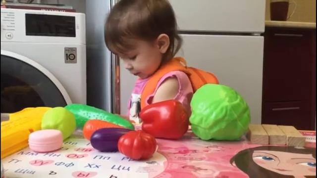МИРА В МАГАЗИНЕ! ПОКУПАЕТ ОЧЕНЬ ВКУСНУЮ И ПОЛЕЗНУЮ ЕДУ смотреть онлайн