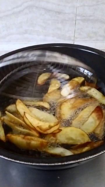 Potato wedges in peri peri masala #shorts #potato #snacks смотреть онлайн