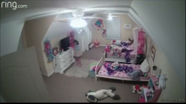 Hackers taunt 8-year old after hacking into Ring camera смотреть онлайн