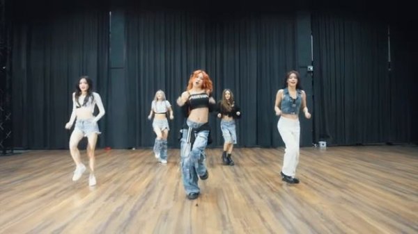 Ell S - Babayaga | Dance mirror