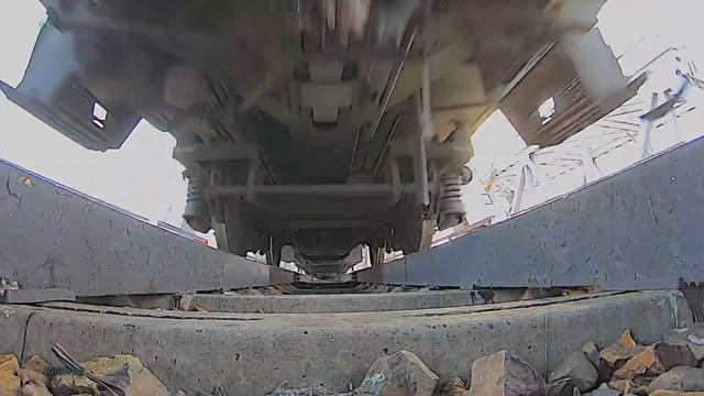 Railway. Camera Under Train. EP1 Locomotive Runs Over My Camera / ЭП1-327 Камера под поездом смотреть онлайн