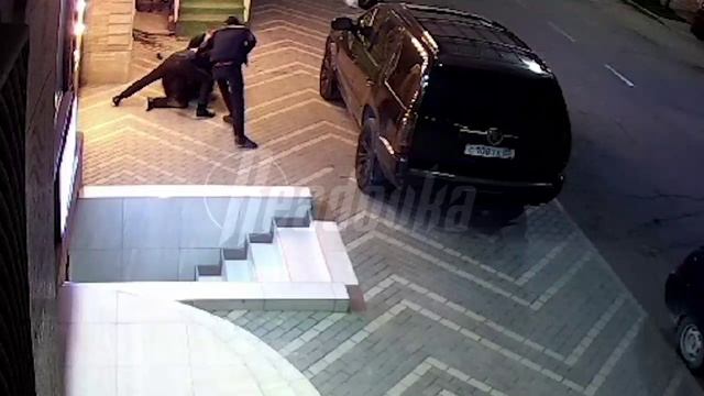 Ночью неизвестные расстреляли полицейского в Дербенте — сотрудник МВД находится в тяжелом состоянии смотреть онлайн