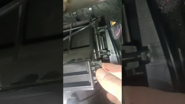 Skywell ET5. Замена салонного фильтра.