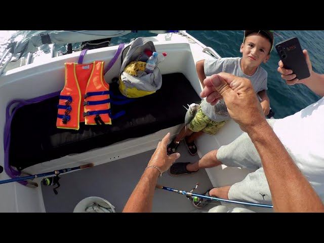 Дикий Луфарь и юный рыбак 6 лет, жизнь только начинается!!!!! смотреть онлайн