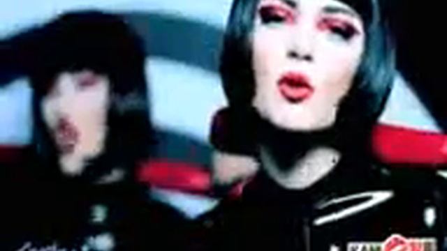 Kamon брюнетка