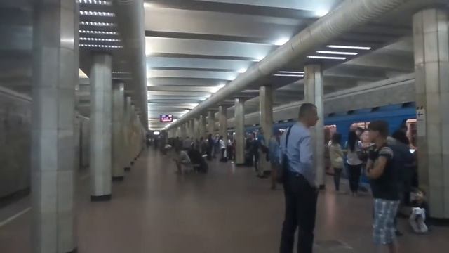Поезд метро на станции Святошин. ( Ехал только до станции Святошин). Киев. 2018. смотреть онлайн