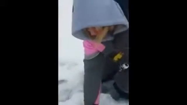 Девушка поймала щуку смотреть онлайн