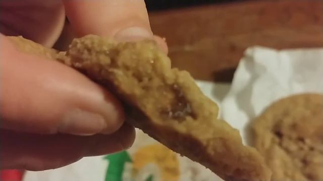 Subway's new Apple Pie Cookie review смотреть онлайн