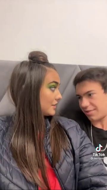 Pedrito y Lily casi se besan смотреть онлайн