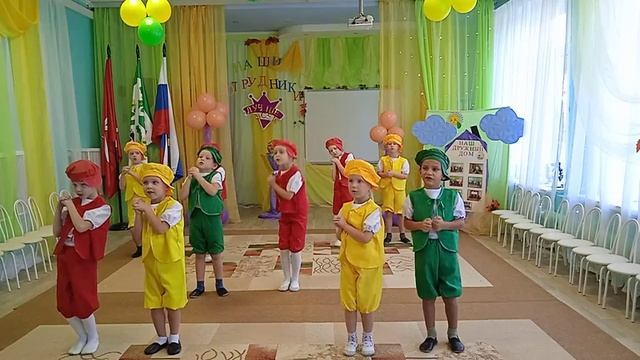 Воспитанники группы "Бусинки" с музыкальный приветом на День дошкольного работника смотреть онлайн