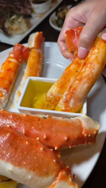 INSANE King Crab Legs! One Steakhouse in Las Vegas смотреть онлайн