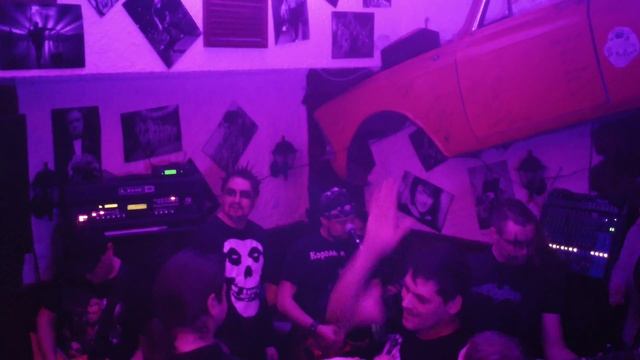 "Добрые люди" в Crazy but happy pub. Сумы.Часть 4. смотреть онлайн