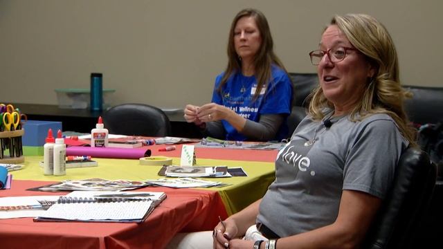 Volunteers host art therapy event for people impacted by Marshall Fire смотреть онлайн