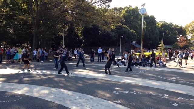 Rockabilly Greasers dancing in Yoyogi Park, Tokyo Japan смотреть онлайн