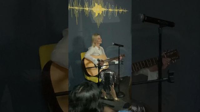 Уютные квартирники в KODA STUDIO. Обучение вокалу, фортепиано, гитаре для детей и взрослых смотреть онлайн