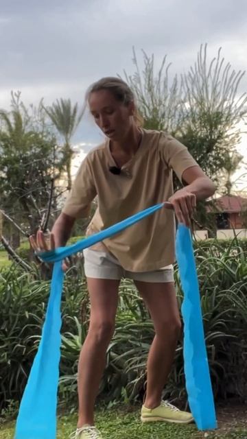 СУПЕР простое упражнение для худых рук и красивой осанки #подтянутыеруки #осанка #упражнение смотреть онлайн