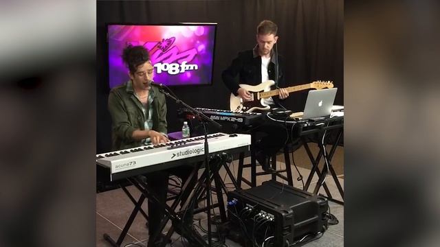 The 1975 - The Sound (Acoustic) (Live At Kiss Radio) 2016 смотреть онлайн