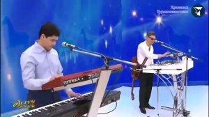 ТуркменБаши. Поющий Рэмбо и по совместительству "президент"  исполнил песню в честь своего коня