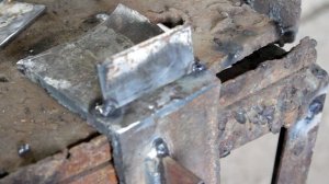 Учимся сваривать ведя электрод (на себя и от себя) , углом вперед  - назад! Сварка для начинающих!